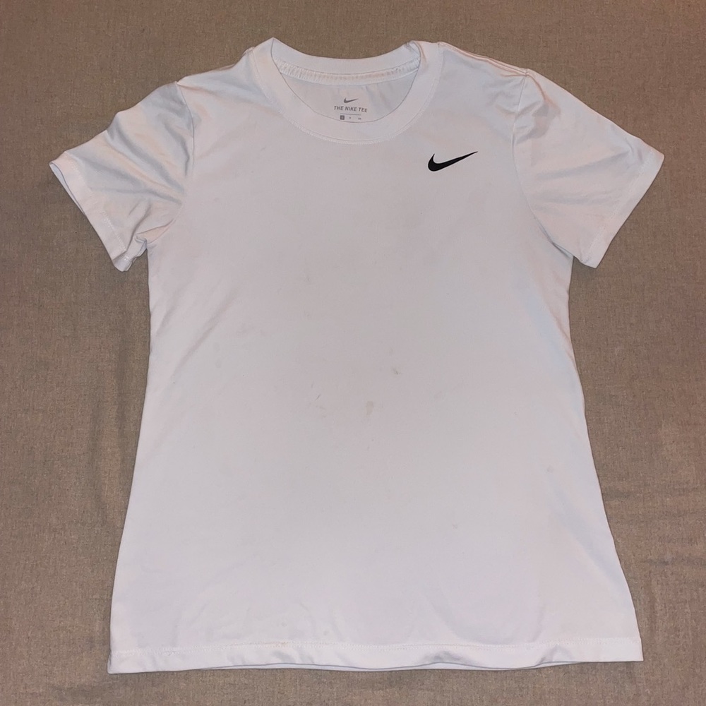 White tee